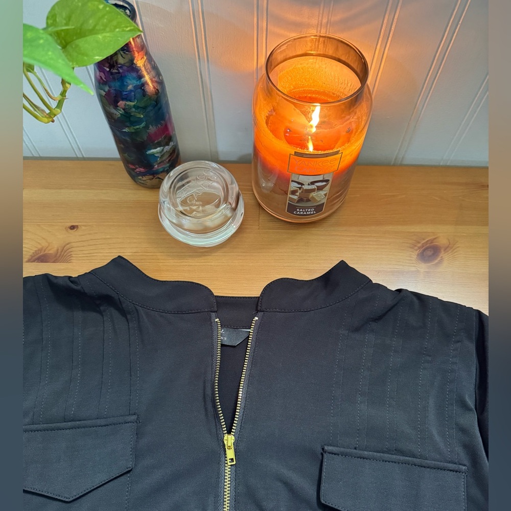 GNW Black Roll Tab Sleeve Top with Gold Zipper Size 1X New With Tags